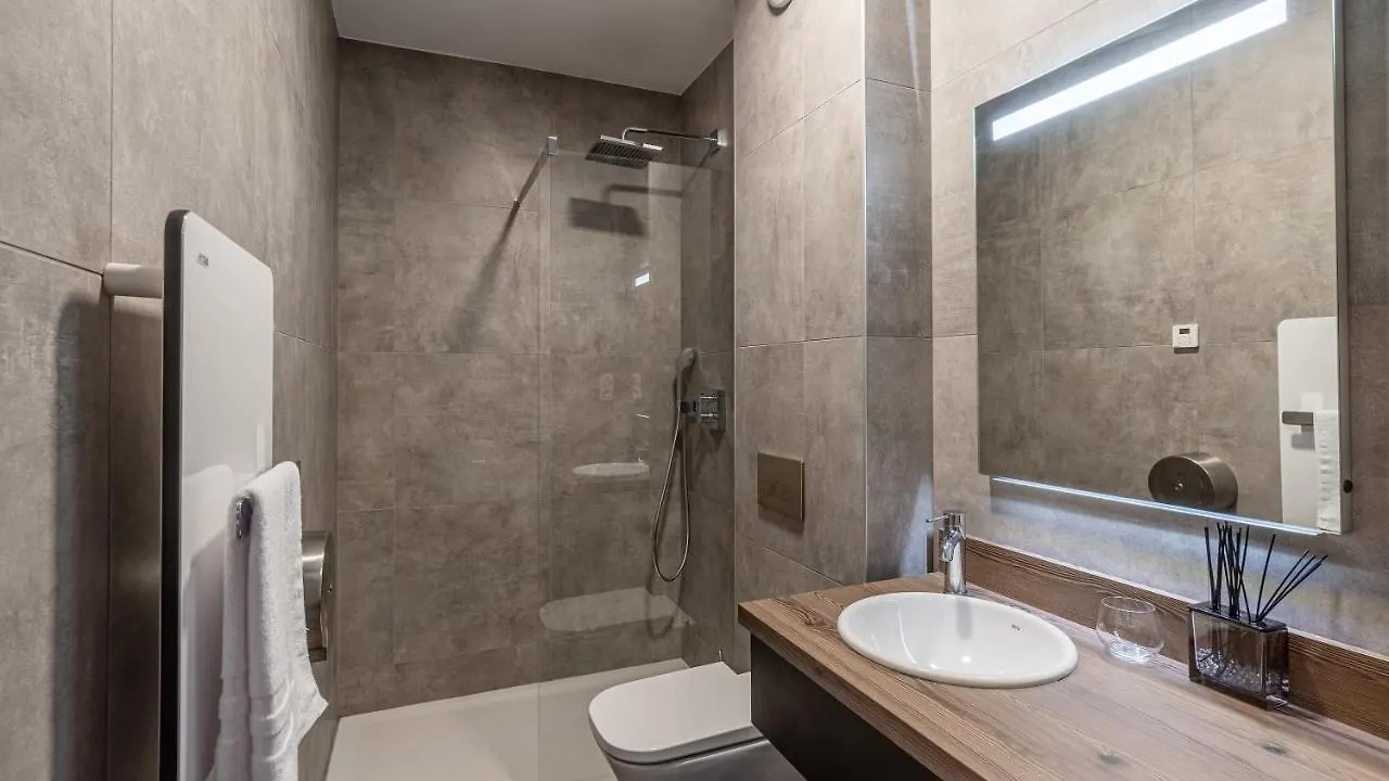 Madame Vacances Hotel Les Cimes Вожани