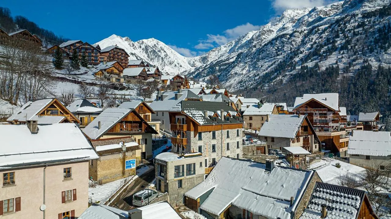 Madame Vacances Hotel Les Cimes Vaujany 3*,  France
